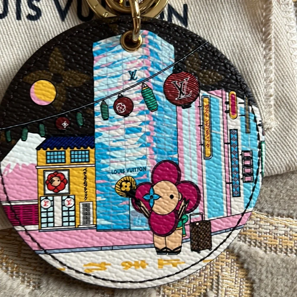 Louis Vuitton new with tag bag charm /key chain limited addition - Picture 9 of 10